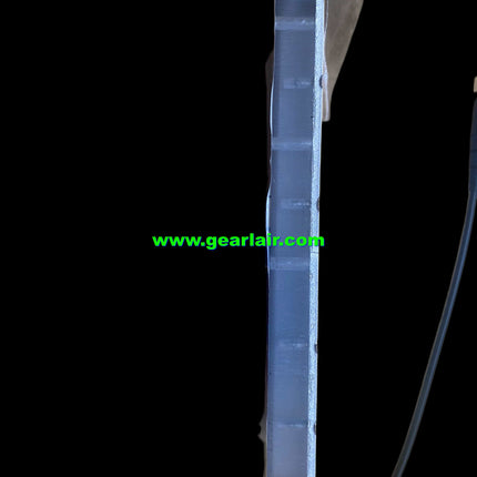 The MAX 400W laser pump is equipped with an armored SMA905 connector and a water-cooled plate.