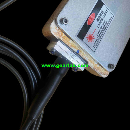 The MAX 400W laser pump is equipped with an armored SMA905 connector and a water-cooled plate.