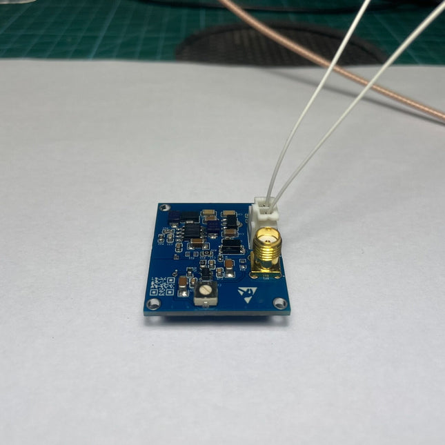 20 MHz High-Speed Photodetector – Adjustable Gain, 300–1100 nm, 0–3.3 V SMA Output