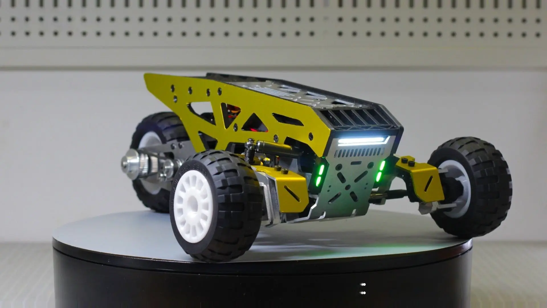 1 (2) WOWCYCLE No.2 DIY RC Reverse Trike Kit - Full Unassembled Kit with Body & Lights (For Ages 16+) - Image 1