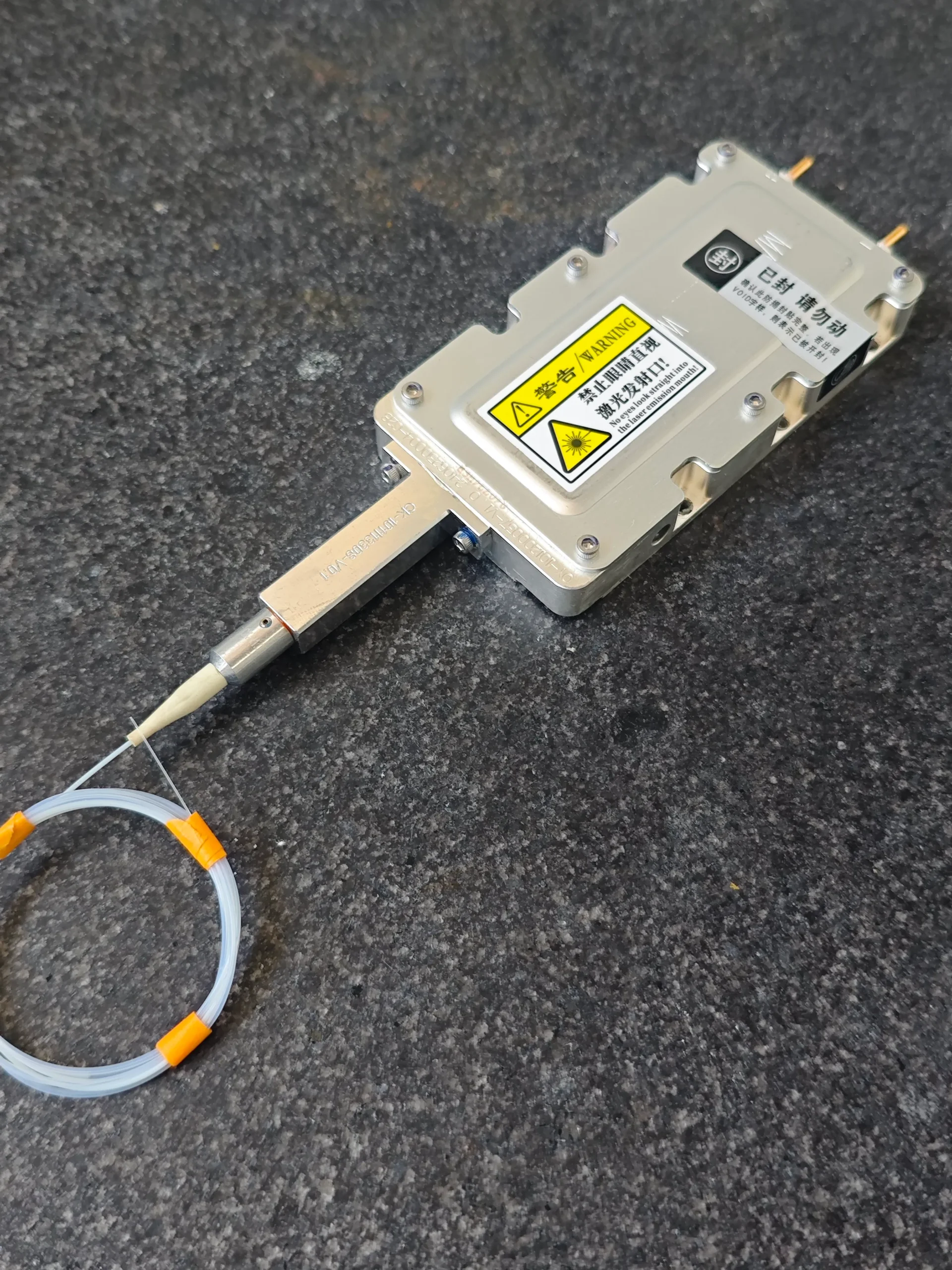 主图1 High-Power Compact Laser Diode Module – 380W, 976nm, 200/220µm Fiber - Image 1